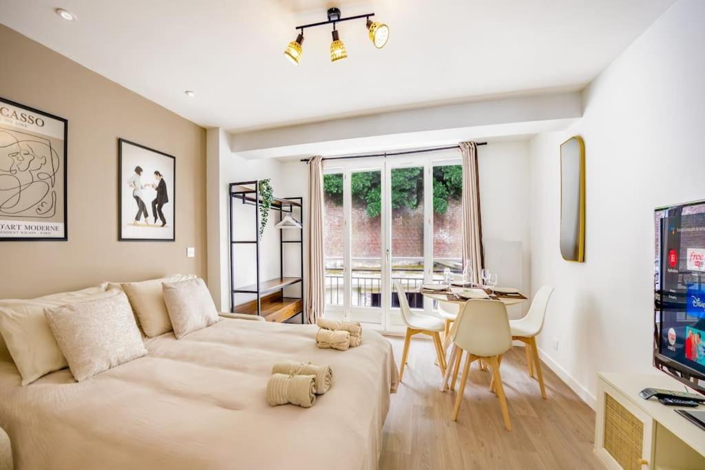 La Vie En Rose Apartment *